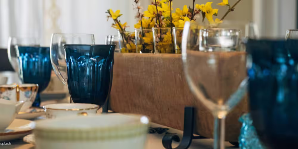 How to Move Fragile Items Safely: Glass, Screens, Art - Tingsapp Blog